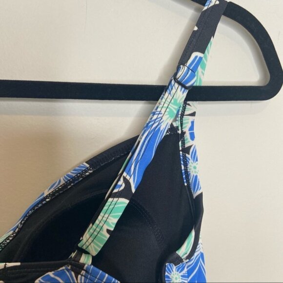 Woman floral swim top size 34/DD‎ - Picture 8 of 11